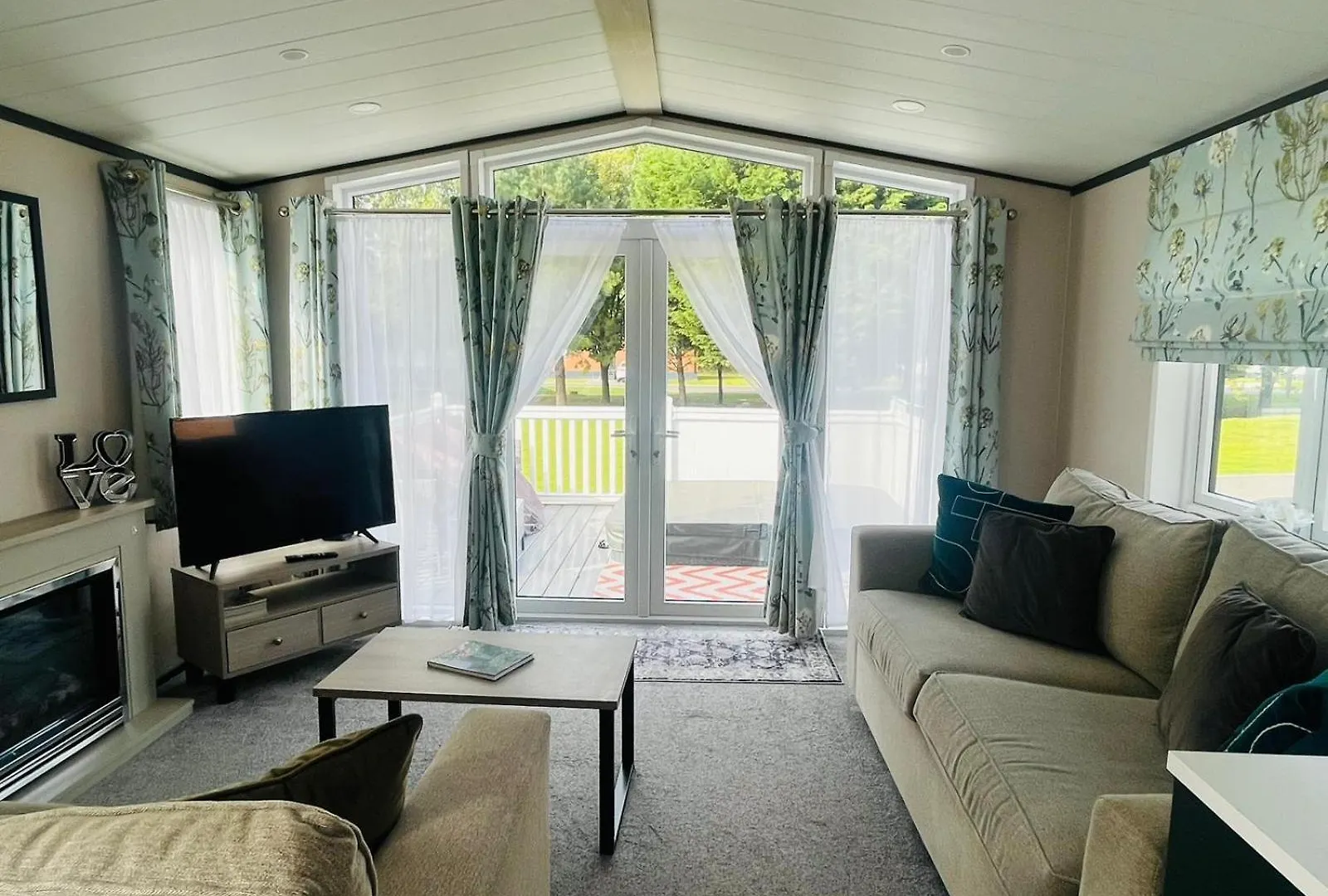 Holiday home Teejay'S Lodge With Hot Tub York United Kingdom