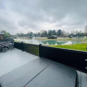 Mulberry With Hot Tub York